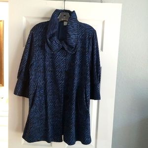Damee Inc. Dressy short jacket or could be worn as a top. Excellent condition.